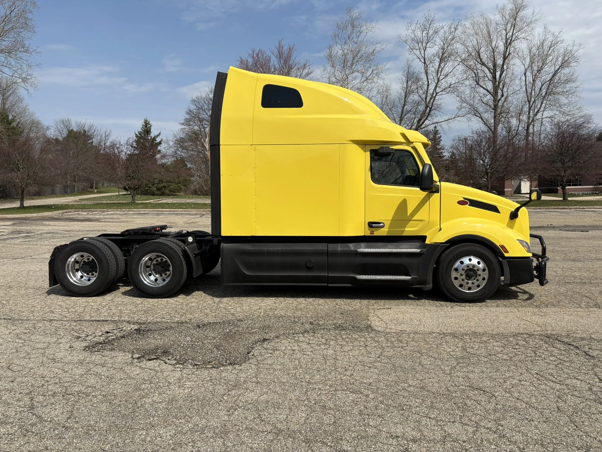 2023 Peterbilt 579 in West Michigan International, MI — photo 5