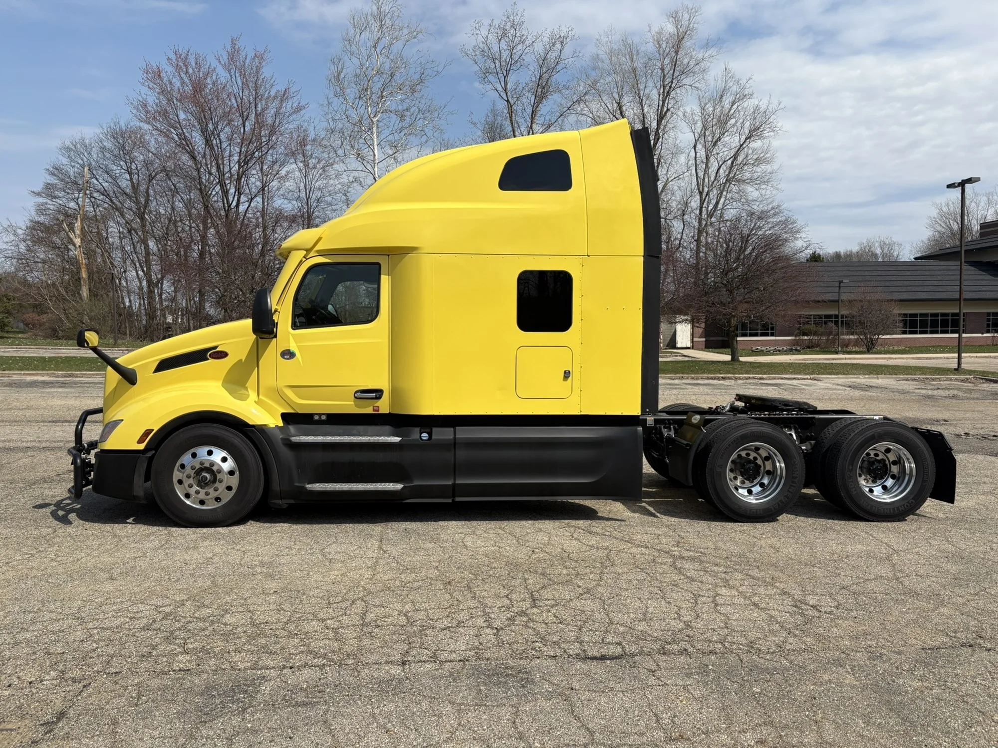2023 Peterbilt 579 in West Michigan International, MI — photo 2
