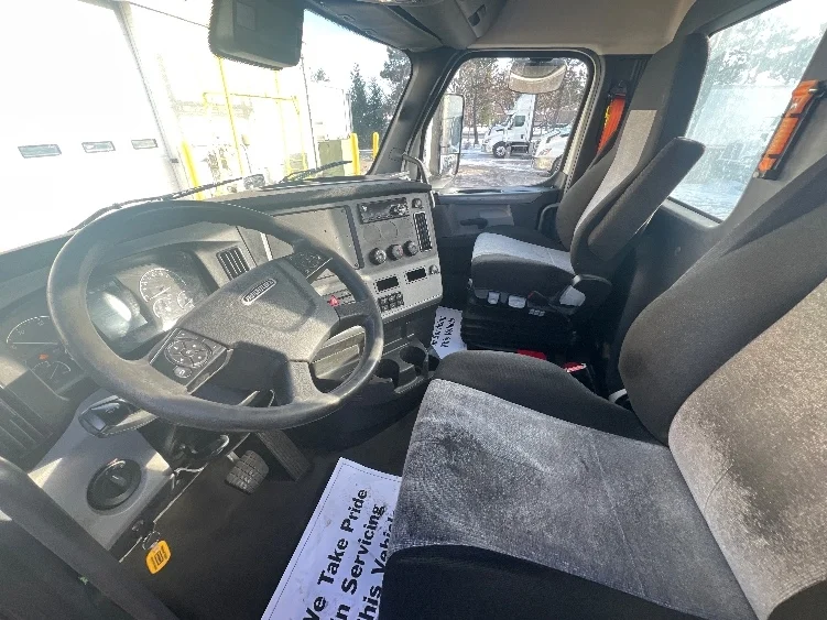 2021 Freightliner Cascadia - image 10