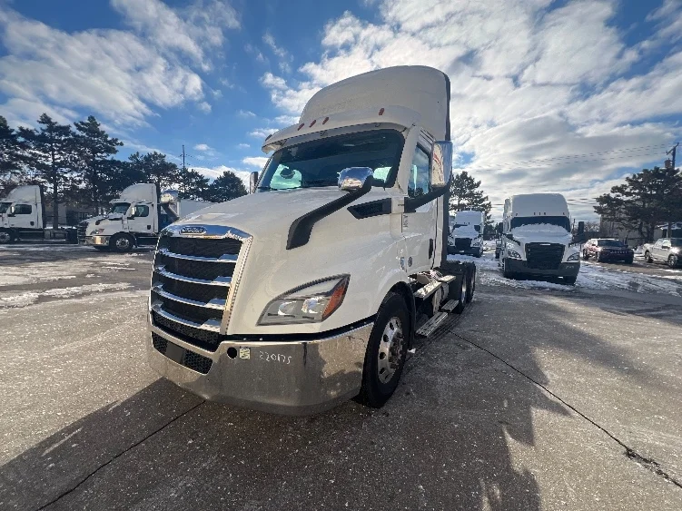 2021 Freightliner Cascadia - image 3