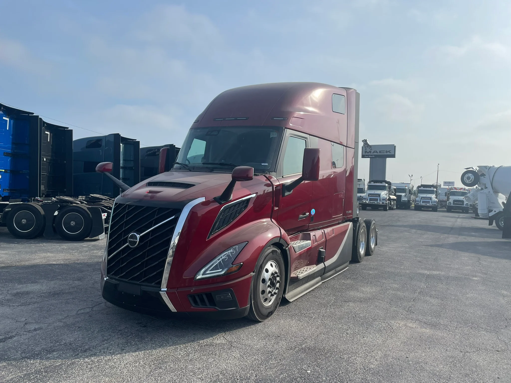 2026 Volvo VNL 860 in Fort Worth, TX