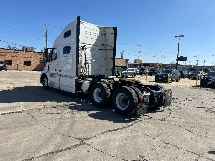 2023 Volvo VNL 760 - image 5