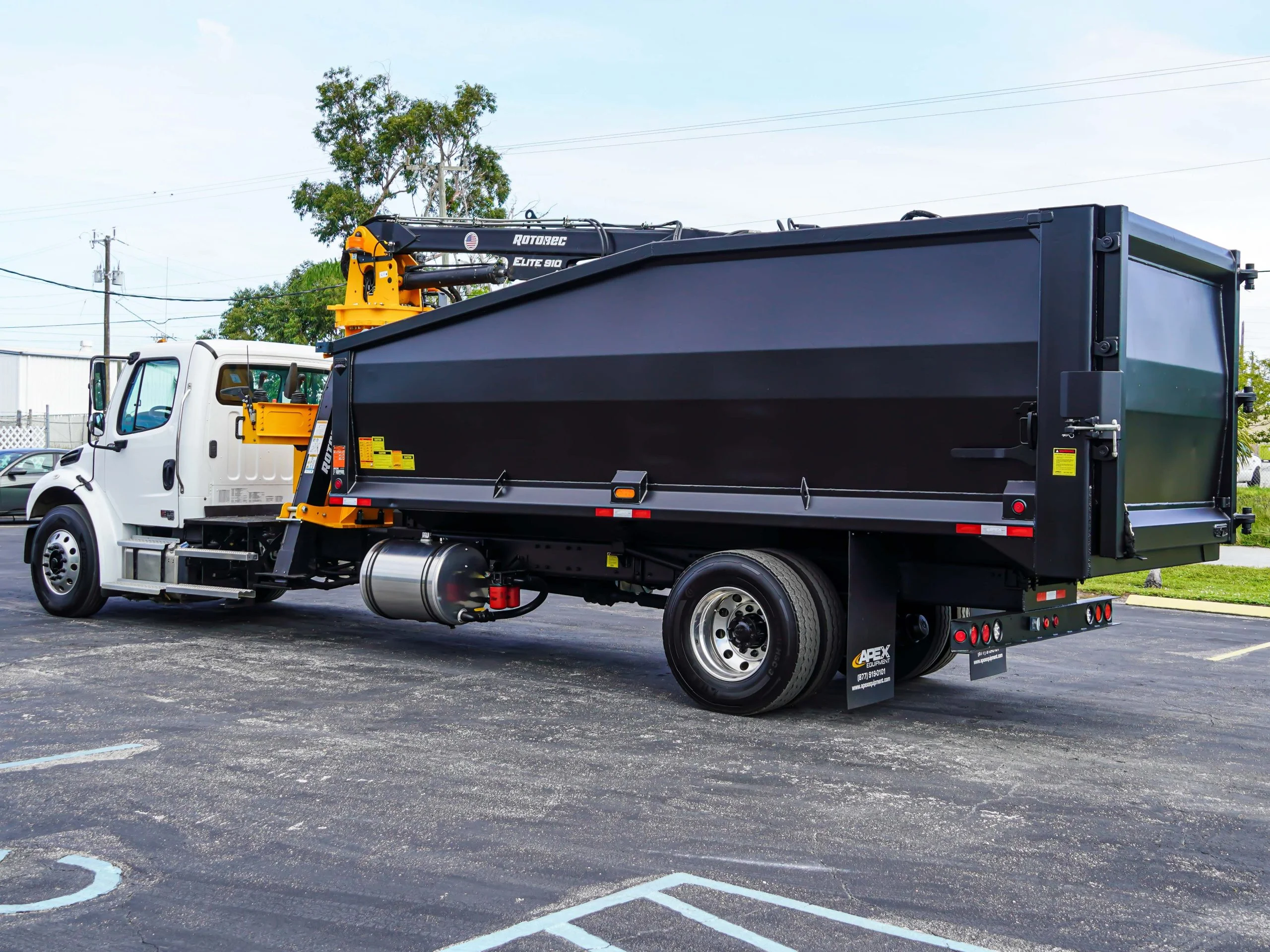 2025 Freightliner M2 106 — photo 5