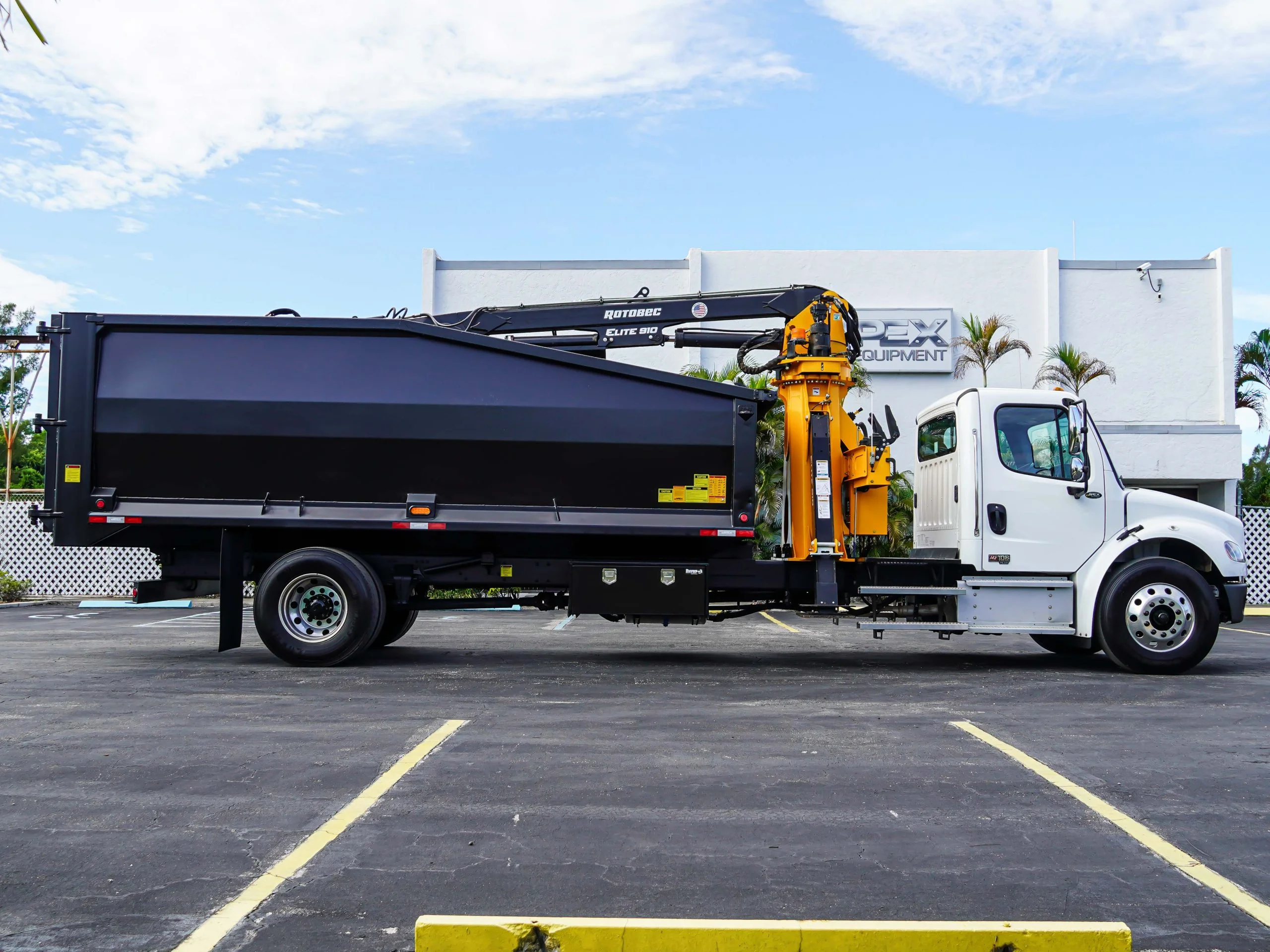 2025 Freightliner M2 106 — photo 6