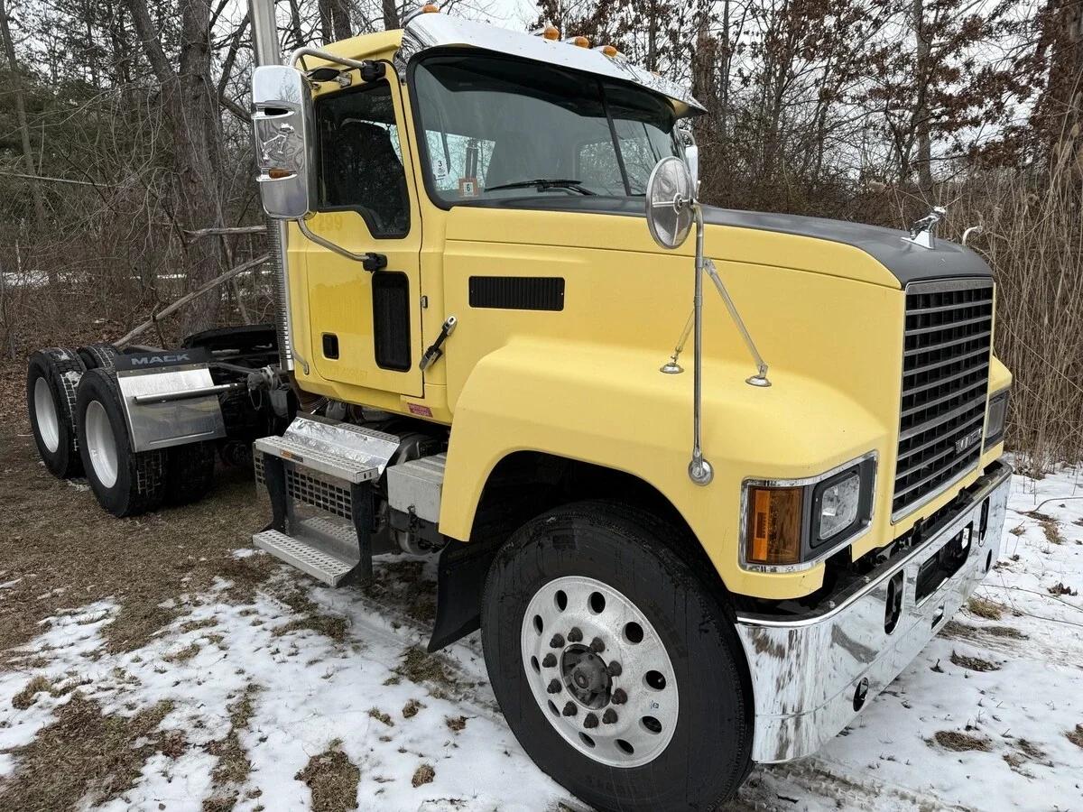 2020 Mack Pinnacle in Warminster, PA — photo 2