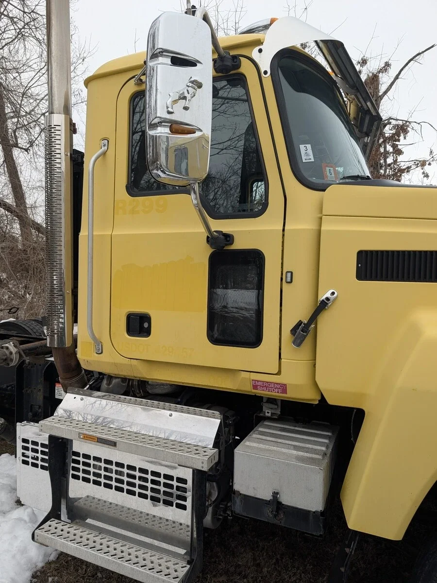 2020 Mack Pinnacle in Warminster, PA — photo 6