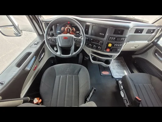 2022 Peterbilt 579 in Memphis, TN — photo 3
