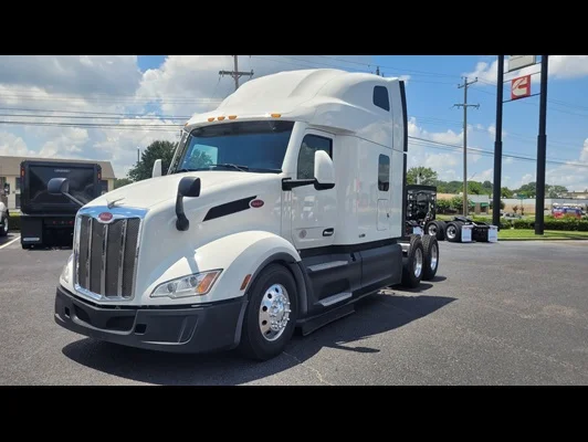 2022 Peterbilt 579 in Memphis, TN — photo 2