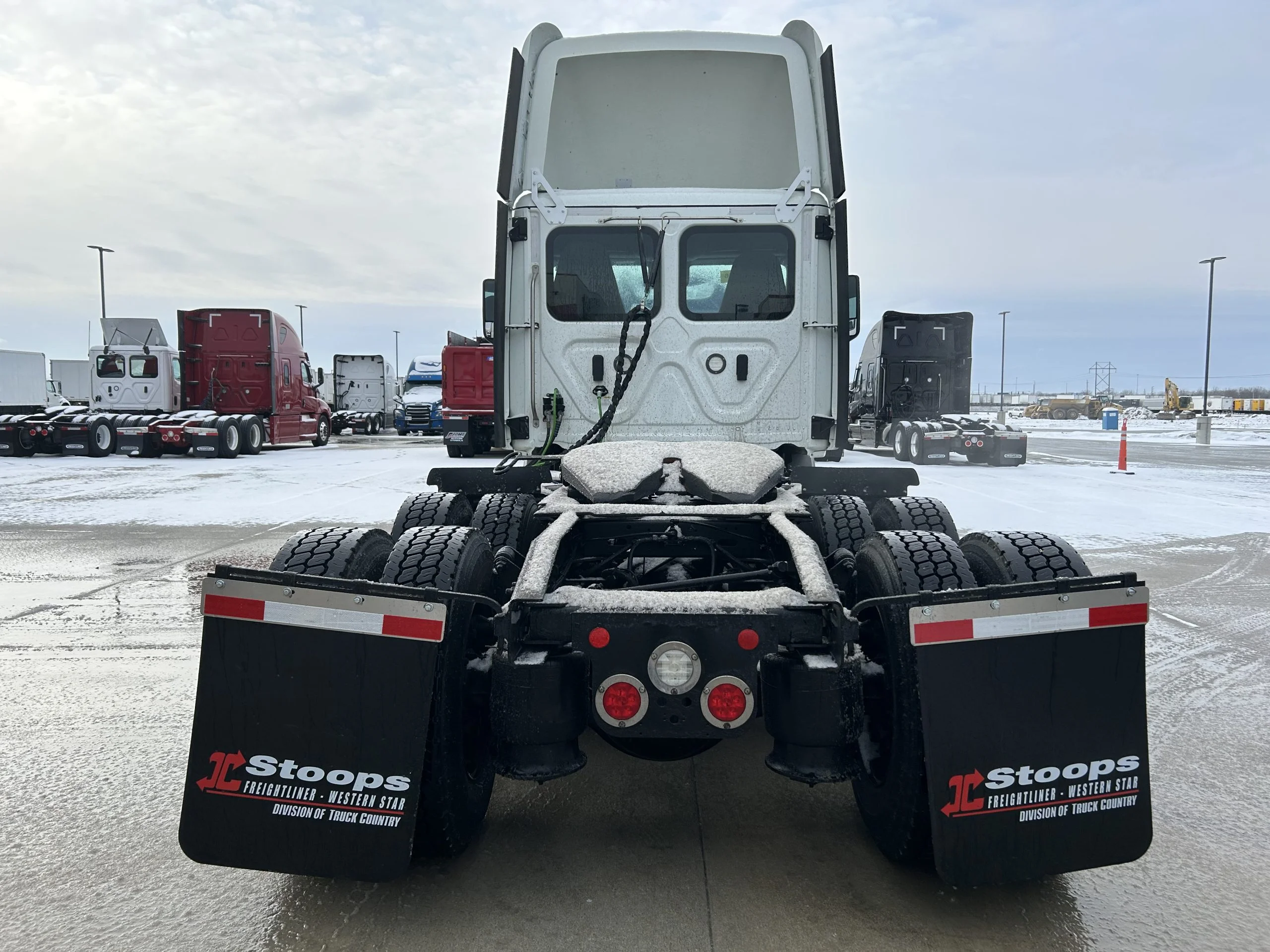 2021 Freightliner Cascadia in Dayton, OH — photo 4