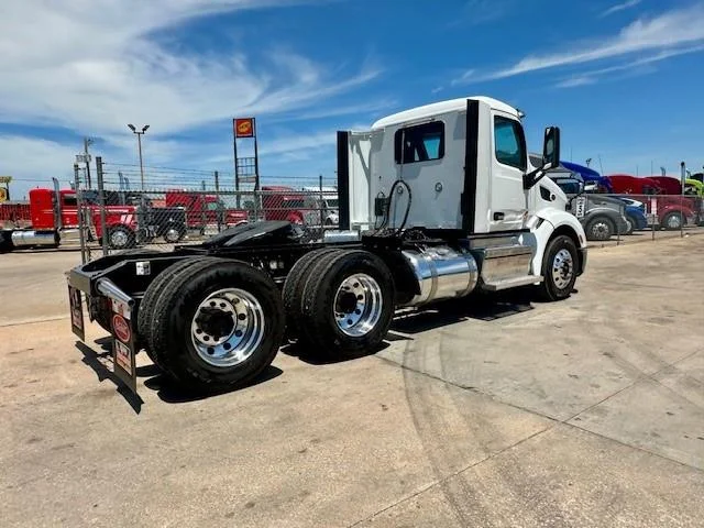 2021 Peterbilt 579 - image 8