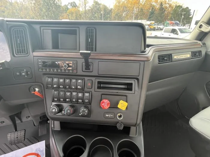 2026 International LT in Macon, GA — photo 7