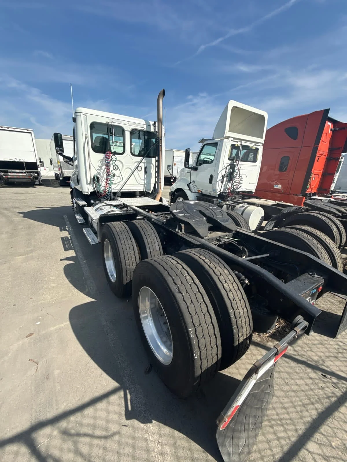 2019 Freightliner Cascadia in Kansas City, MO — photo 4