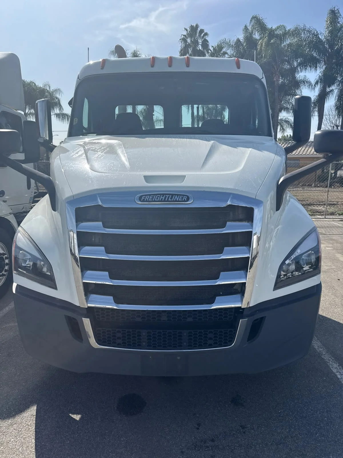 2019 Freightliner Cascadia in Pomona, CA — photo 2
