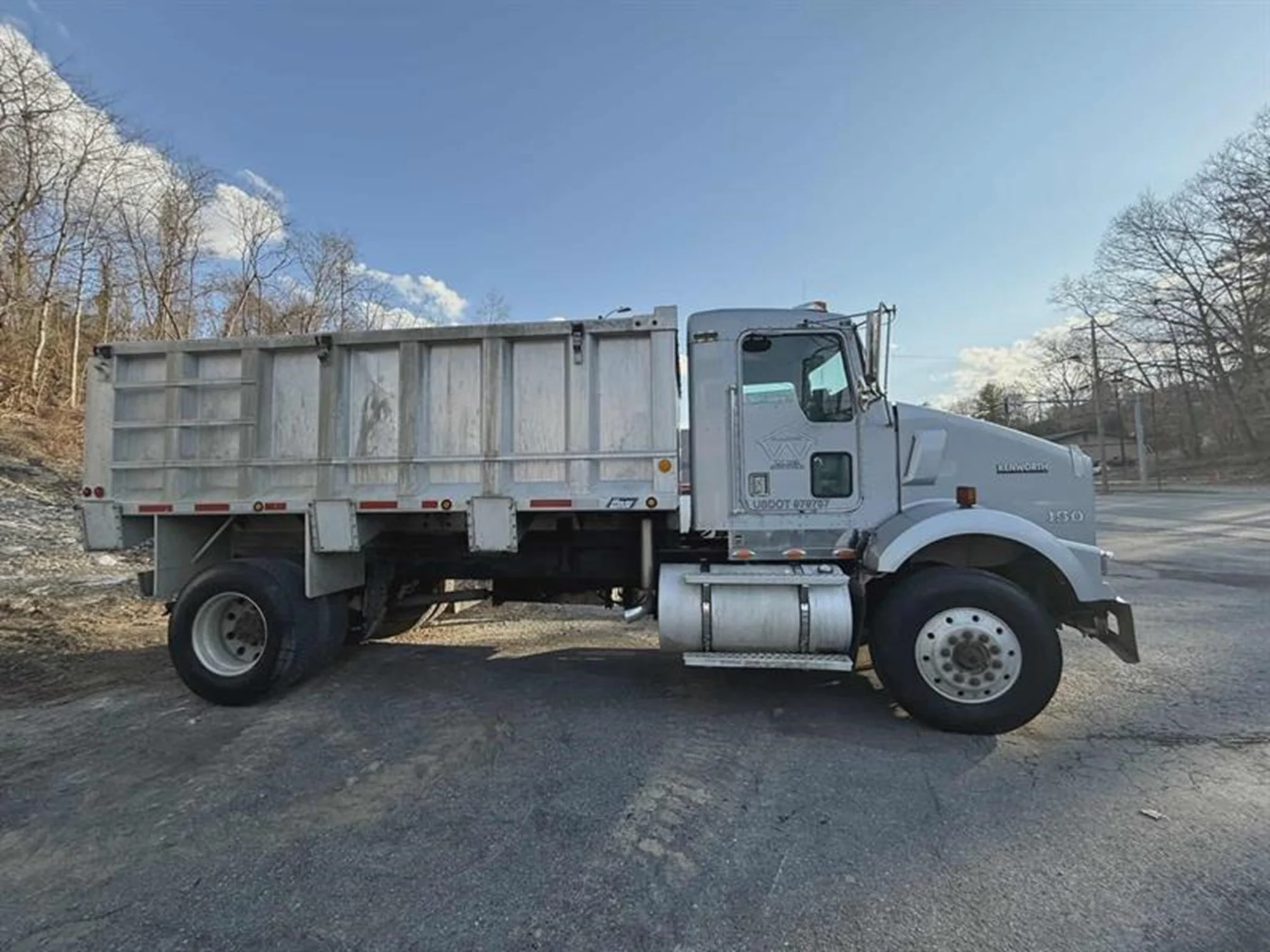 2002 Kenworth T800 - image 2