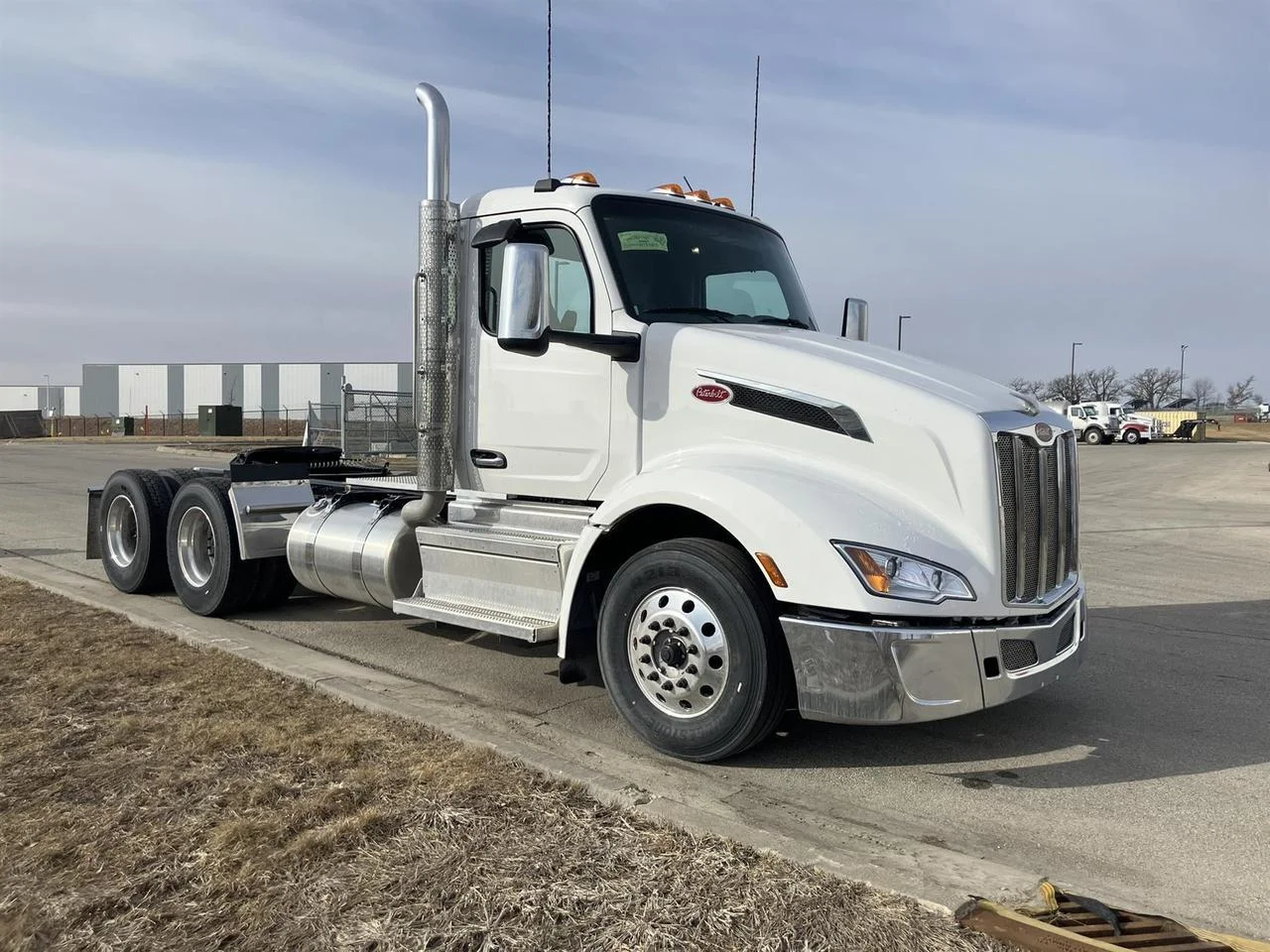 2027 Peterbilt 579 in Rochester, MN — photo 2