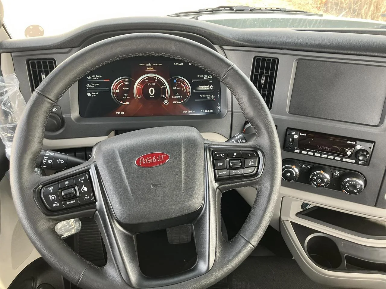 2027 Peterbilt 579 in Rochester, MN — photo 10