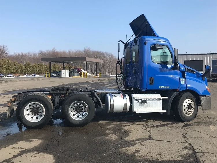 2019 Freightliner Cascadia in Fredonia, NY — photo 8