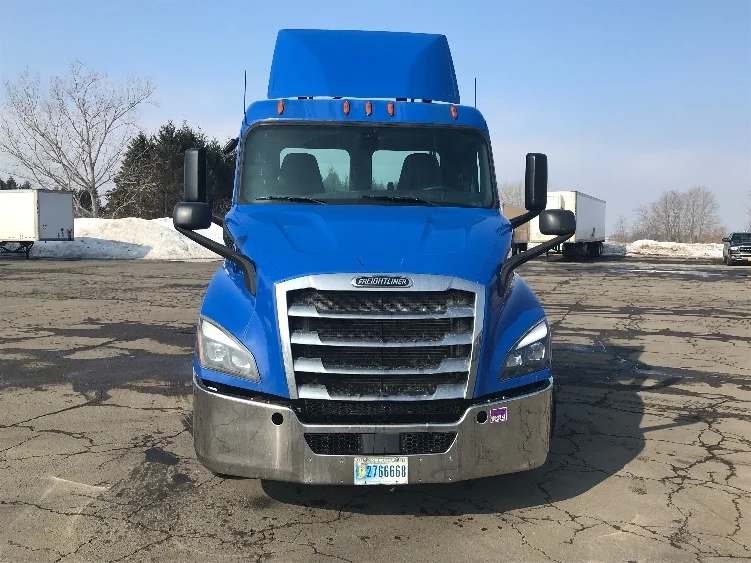 2019 Freightliner Cascadia in Fredonia, NY — photo 2