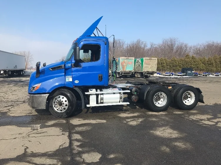 2019 Freightliner Cascadia in Fredonia, NY — photo 4