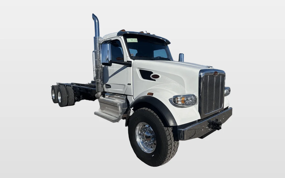 2025 Peterbilt 567 - image 1