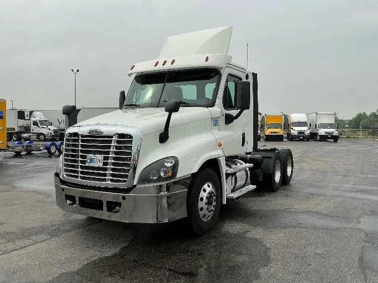 2019 Freightliner Cascadia in La Porte, IN — photo 3
