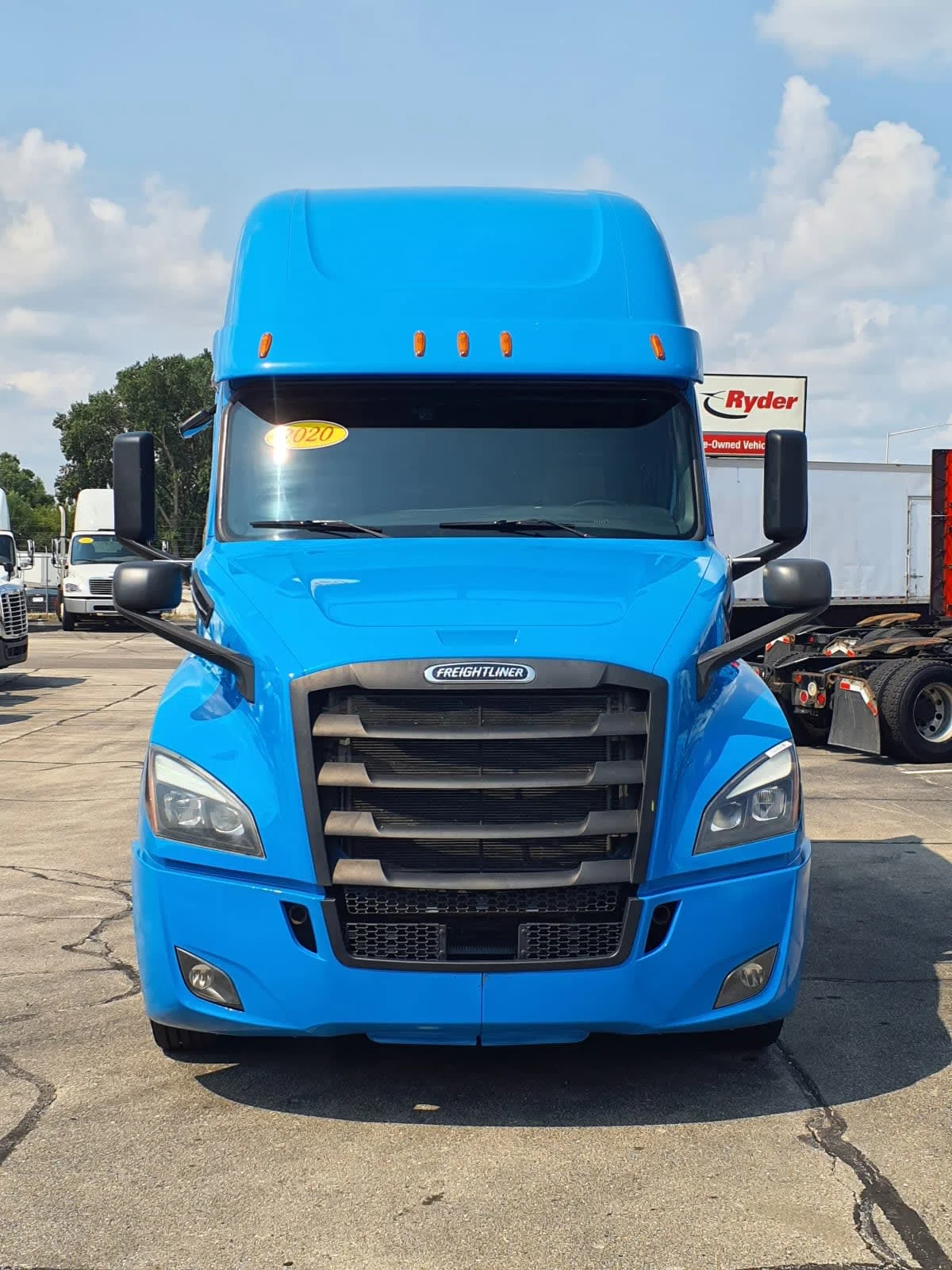 2020 Freightliner Cascadia in Oak Creek, WI — photo 2