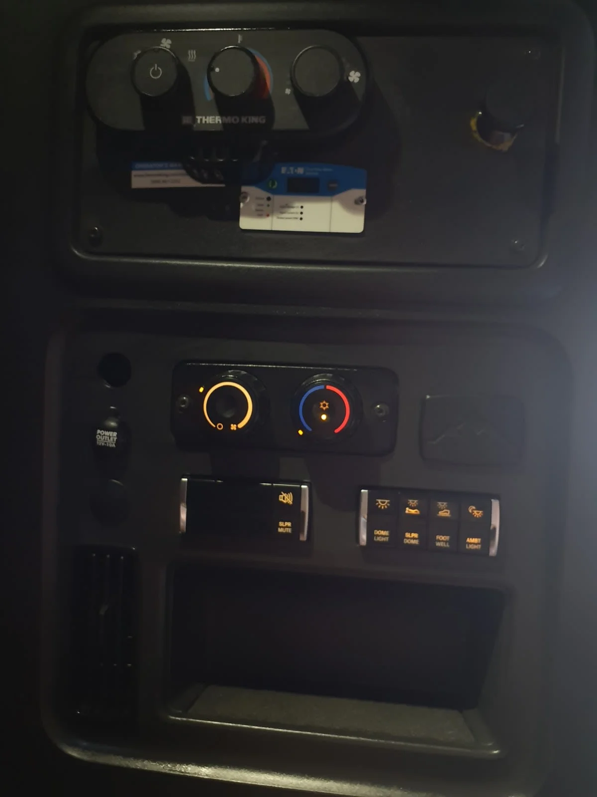 2020 Freightliner Cascadia in Oak Creek, WI — photo 12