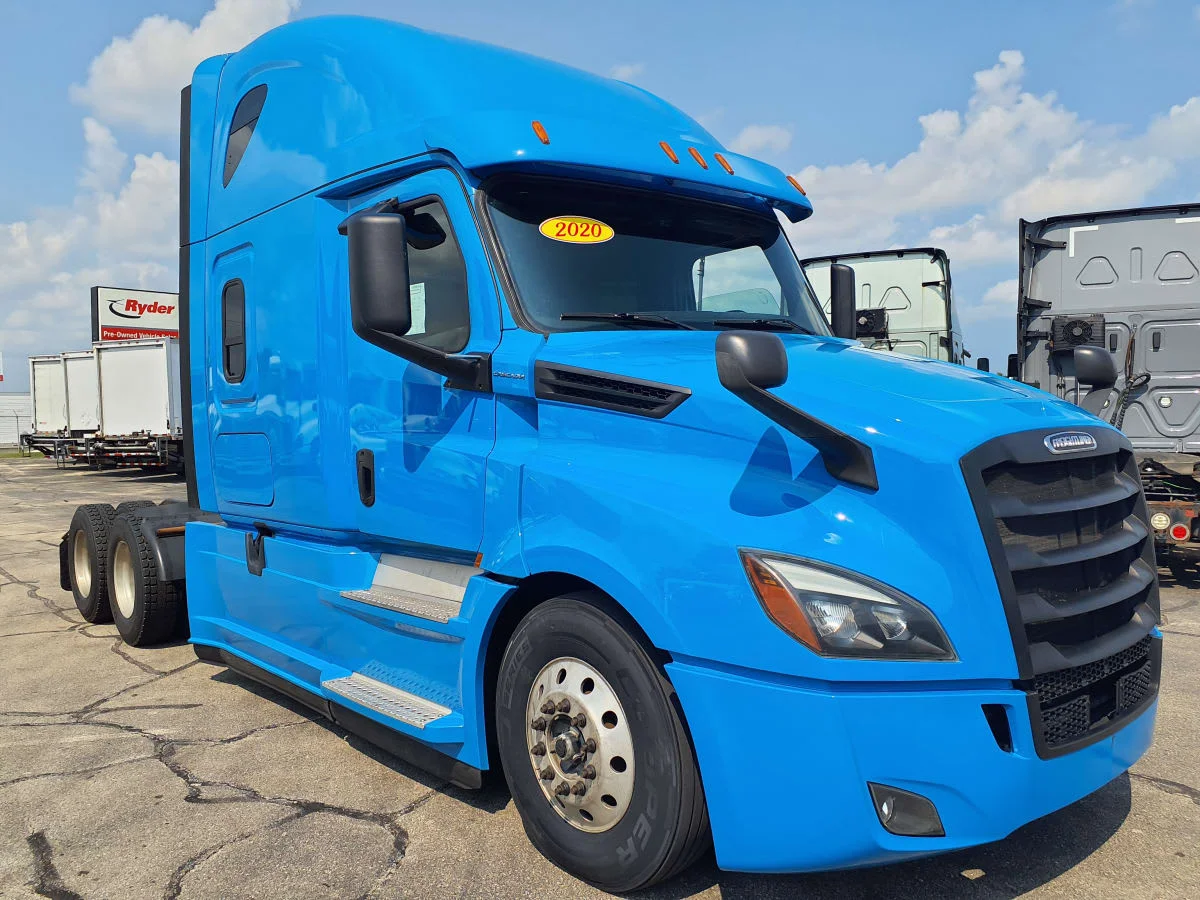 2020 Freightliner Cascadia in Oak Creek, WI — photo 3