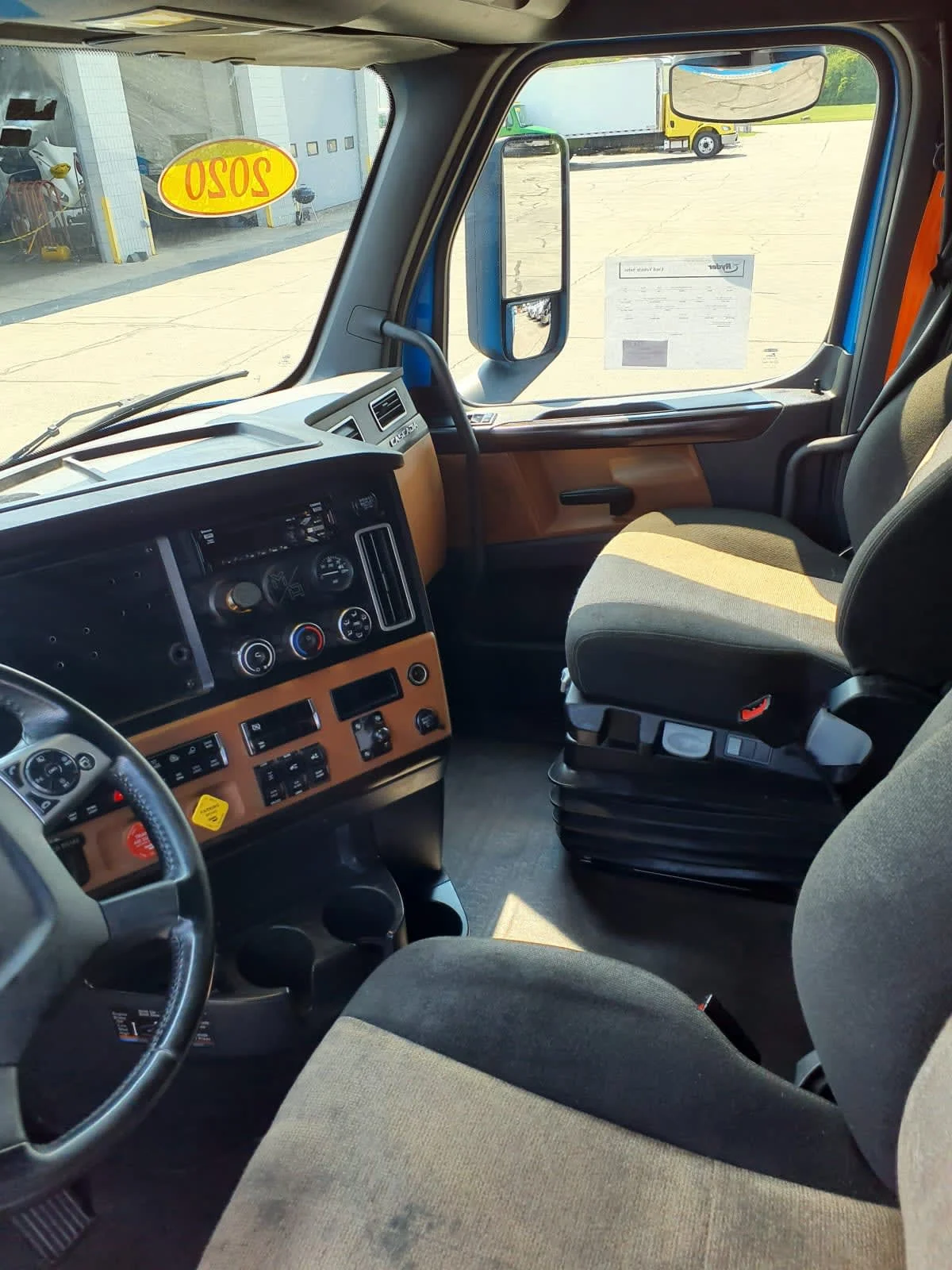 2020 Freightliner Cascadia in Oak Creek, WI — photo 7