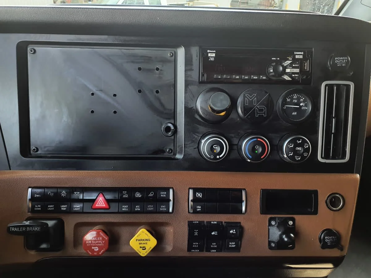 2020 Freightliner Cascadia in Oak Creek, WI — photo 11