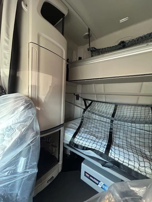 2026 Peterbilt 579 - image 6