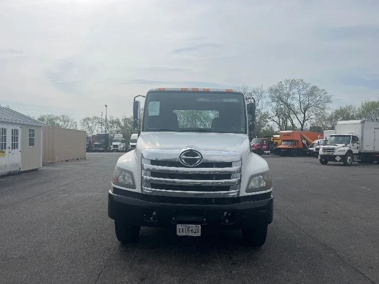 2019 Hino 268 - image 2