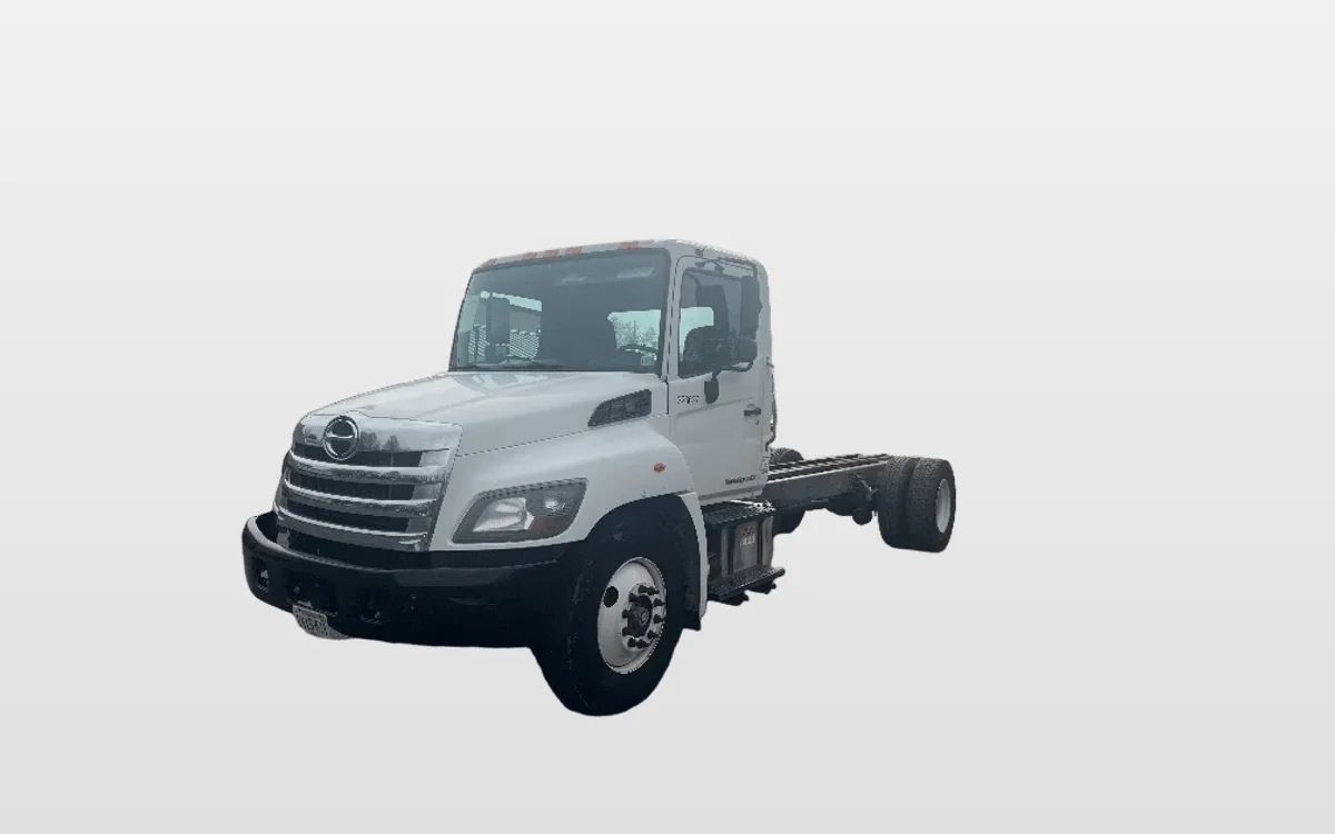 2019 Hino 268 - image 1