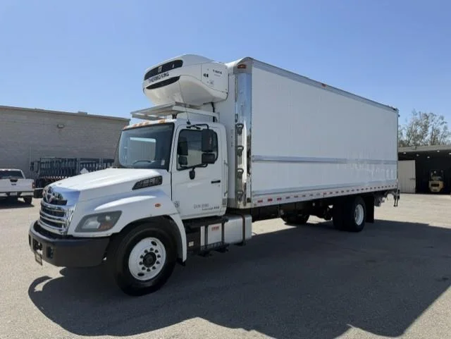 2020 Hino 268 — photo 2