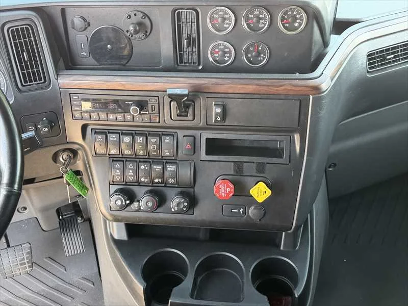 2024 International LT in Springfield, MO — photo 12