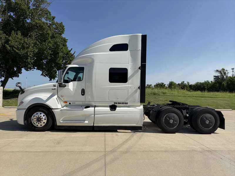 2024 International LT in Springfield, MO — photo 2