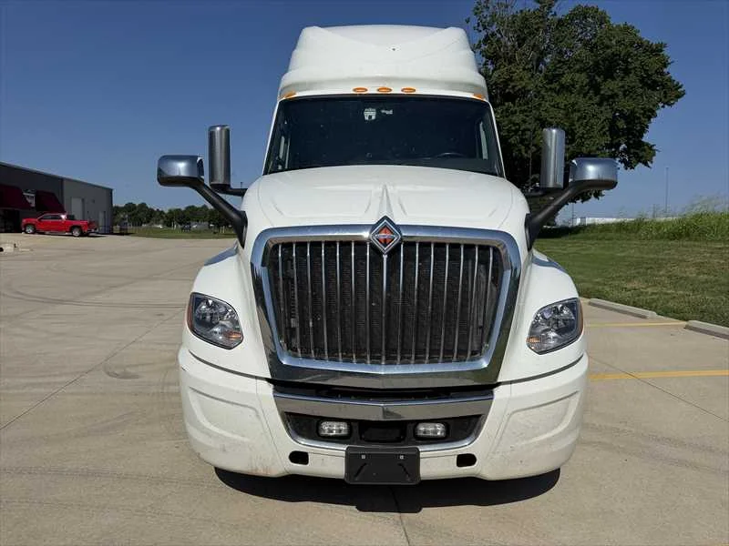 2024 International LT in Springfield, MO — photo 7