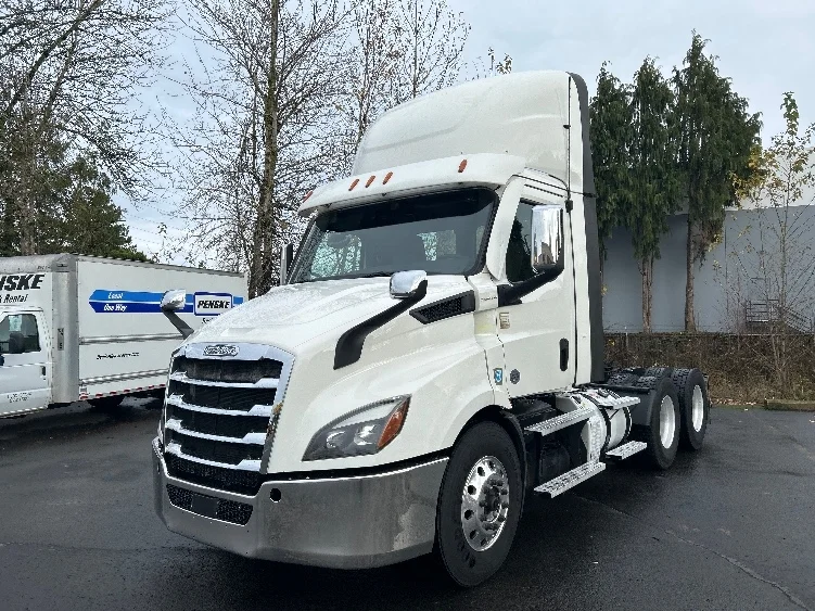 2021 Freightliner Cascadia in Clackamas, OR