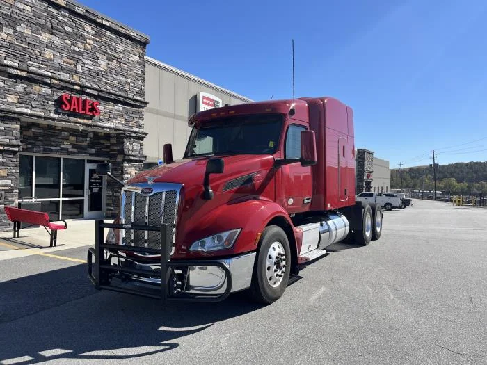 2022 Peterbilt 579 - image 2