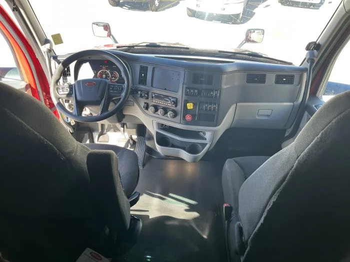 2022 Peterbilt 579 - image 10