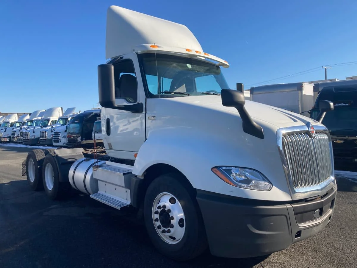 2019 International LT in Springfield, MA — photo 3