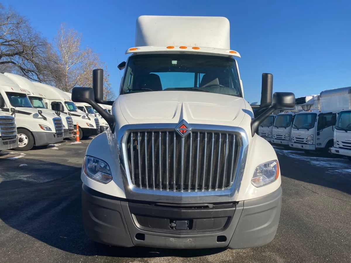 2019 International LT in Springfield, MA — photo 2
