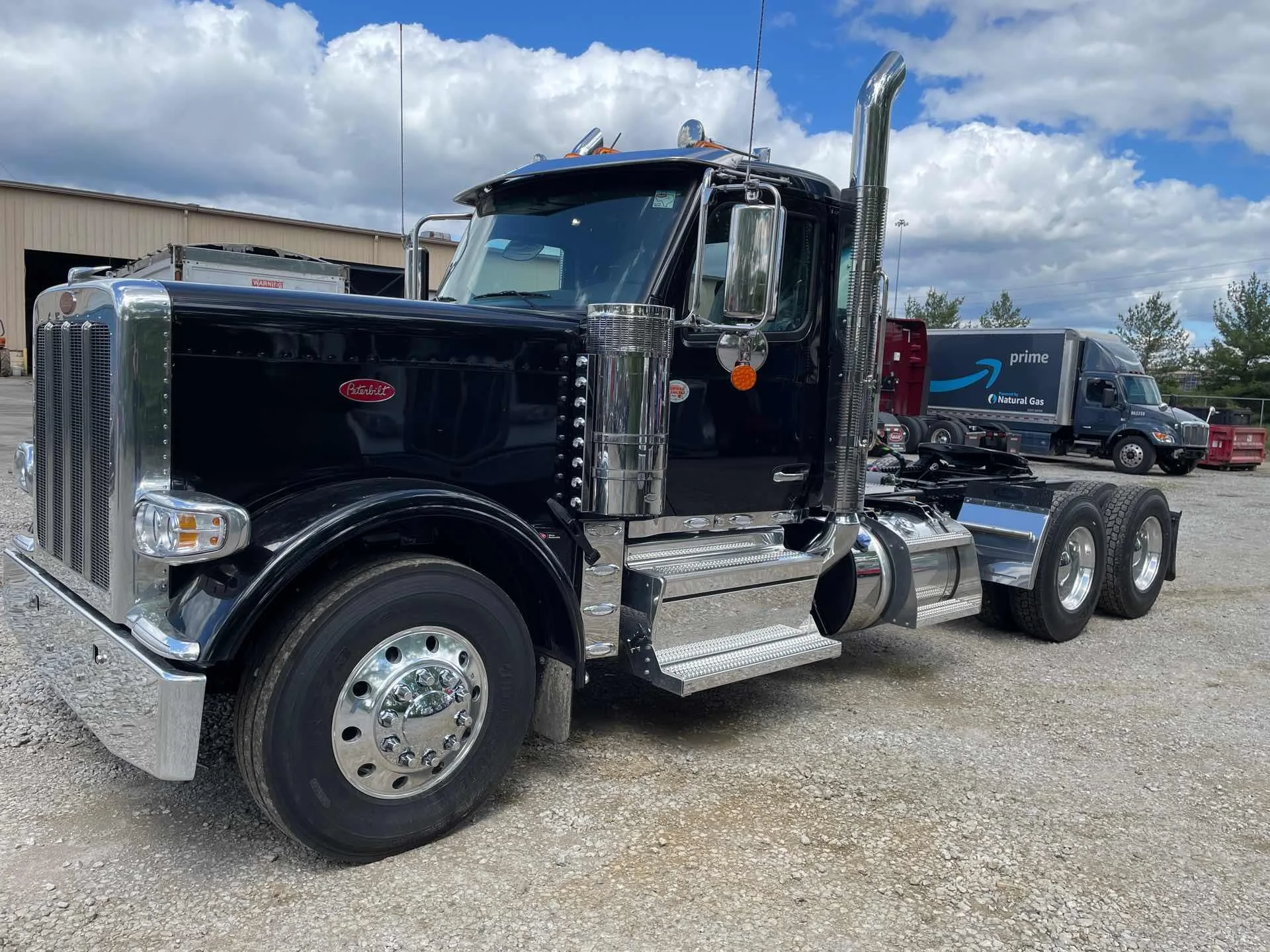 2027 Peterbilt 589 in Etna, OH
