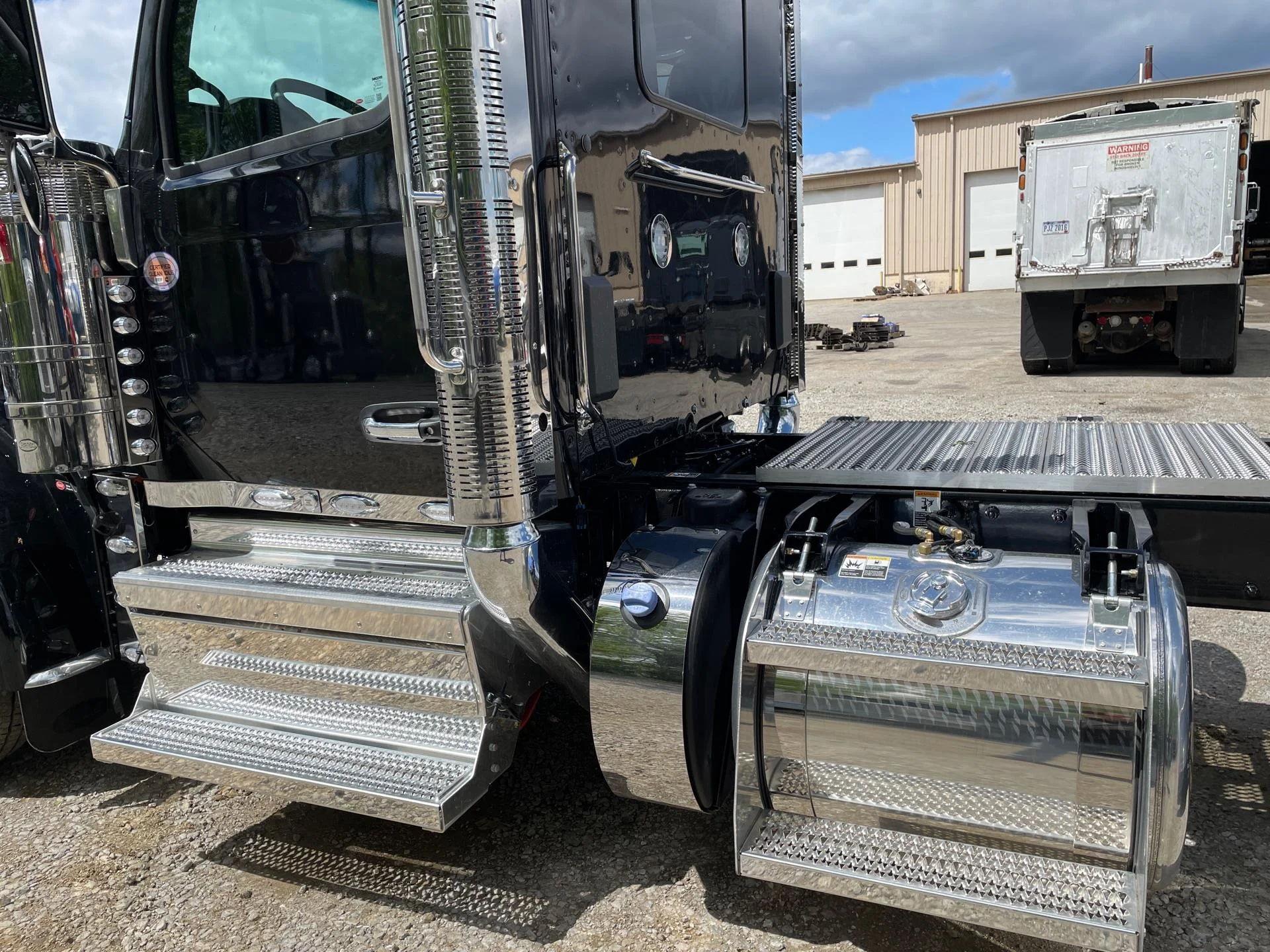 2027 Peterbilt 589 in Etna, OH — photo 11