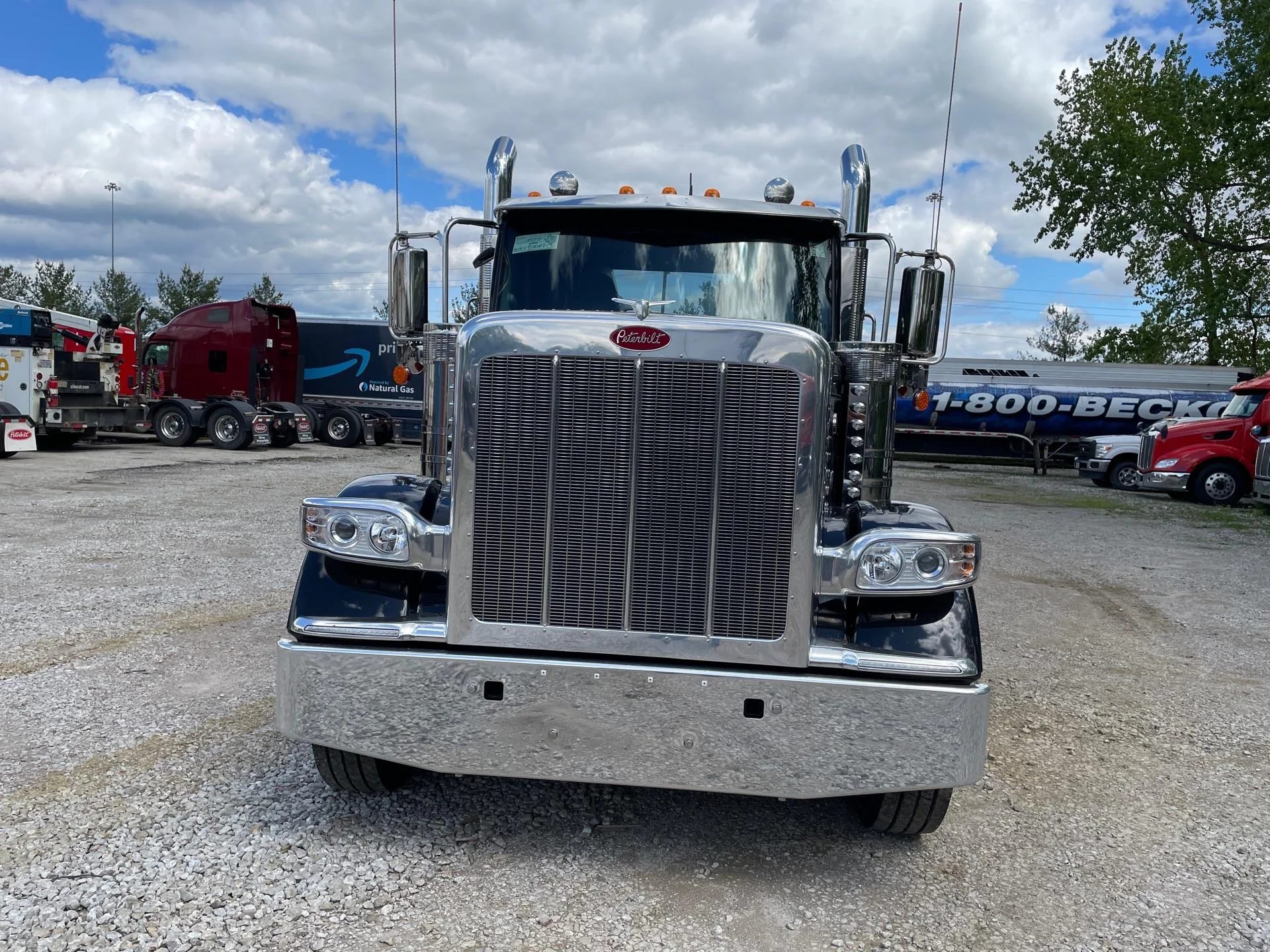 2027 Peterbilt 589 in Etna, OH — photo 2