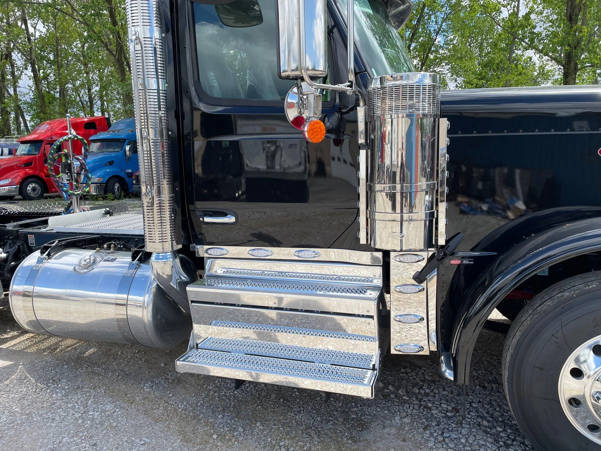 2027 Peterbilt 589 in Etna, OH — photo 4