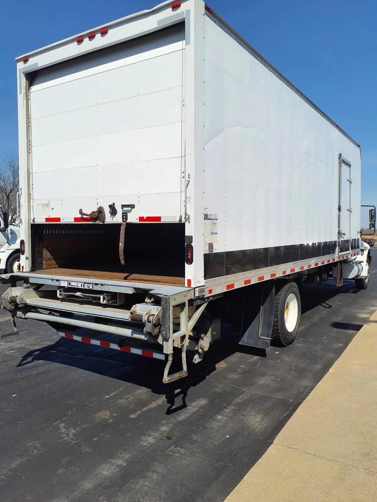 2019 International 4300 in Altoona, IA — photo 4