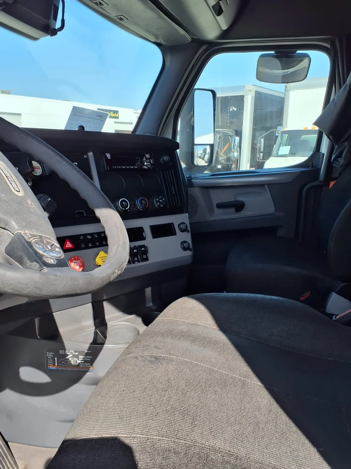 2020 Freightliner Cascadia in Fort Worth, TX — photo 7