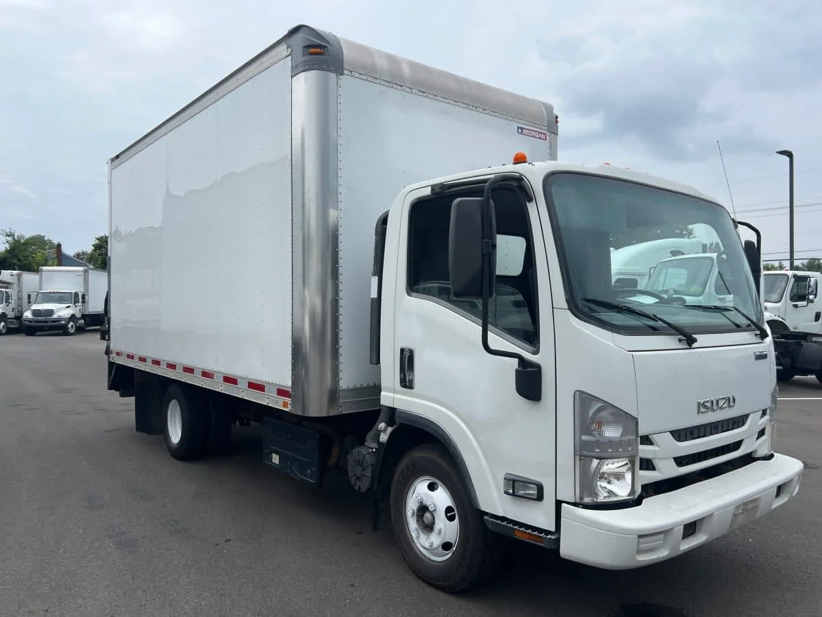 2017 Isuzu NPR - image 3