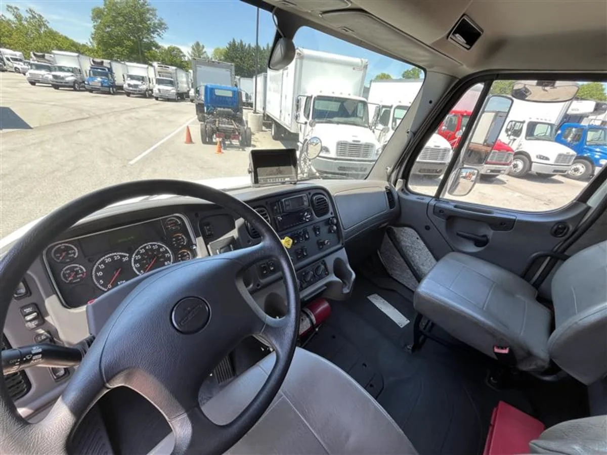 2019 Freightliner M2 106 in Beltsville, MD — photo 7